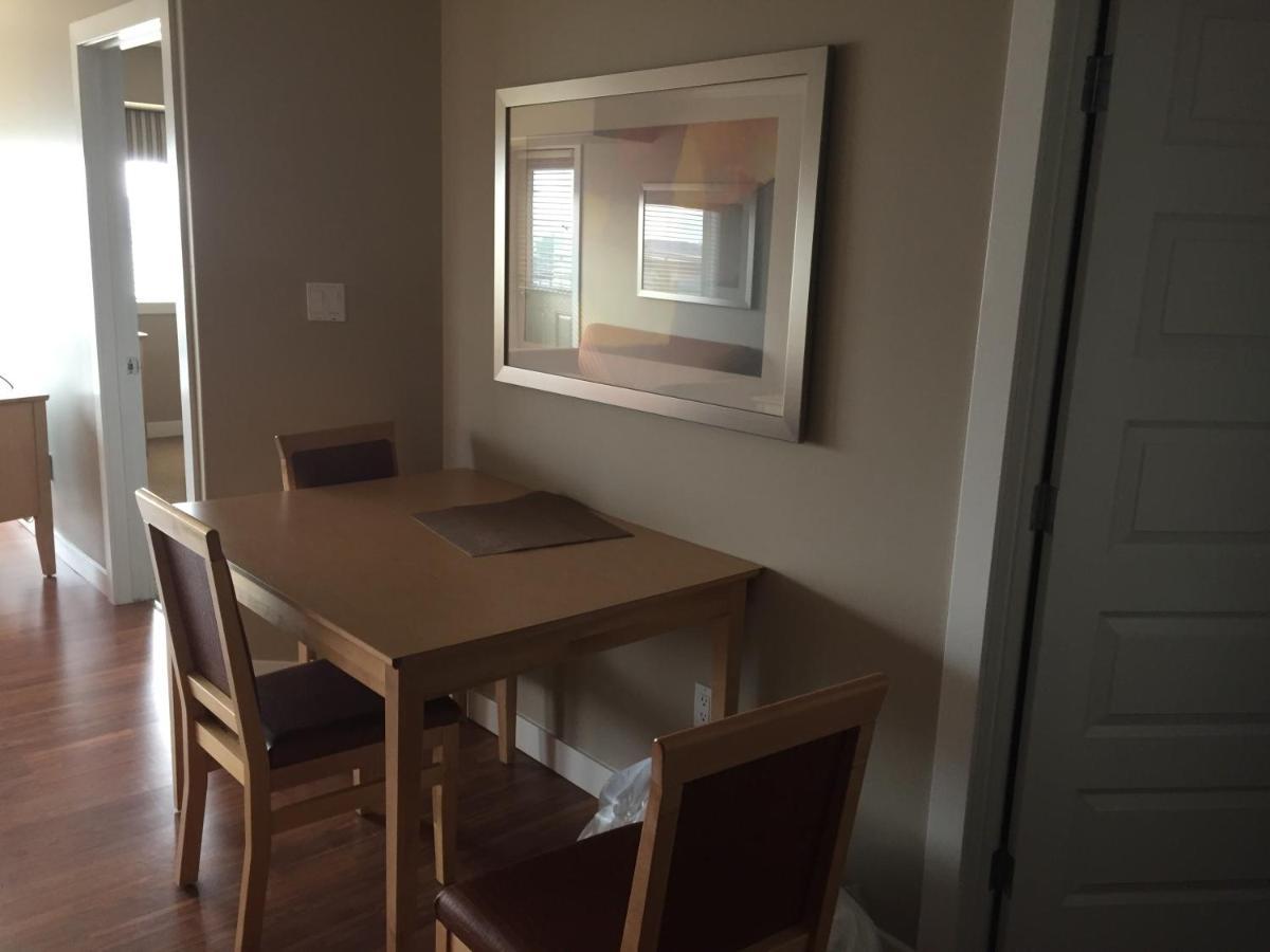 Clearwater Residence Hotel Timberlea Fort Mcmurray Dış mekan fotoğraf